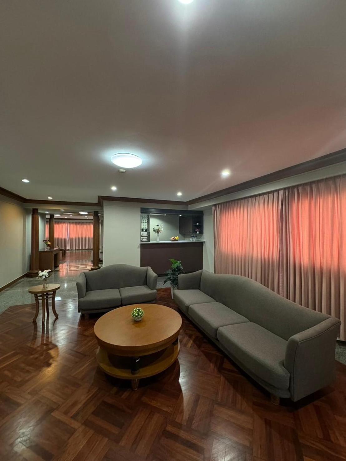 United Tower Thonglor By Aspira Apartment Bangkok Luaran gambar