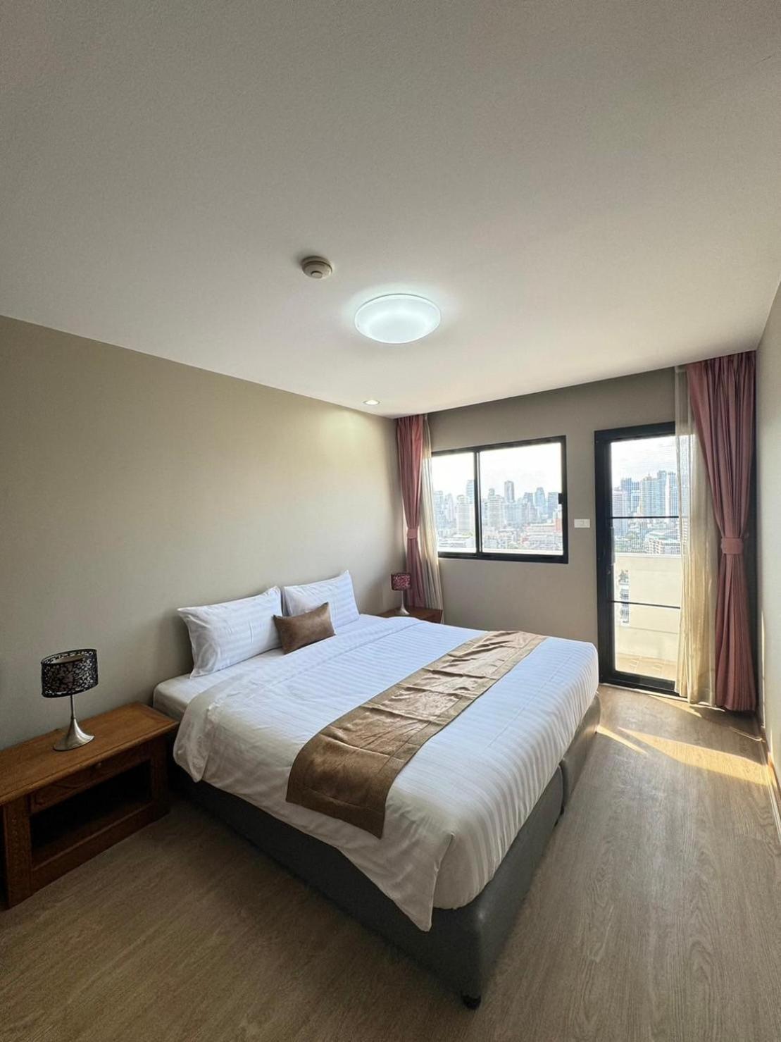 United Tower Thonglor By Aspira Apartment Bangkok Luaran gambar