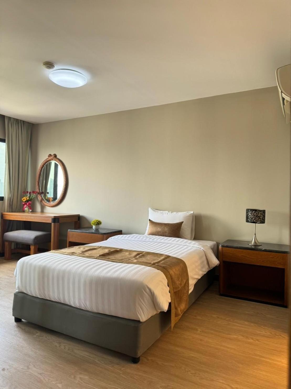 United Tower Thonglor By Aspira Apartment Bangkok Luaran gambar