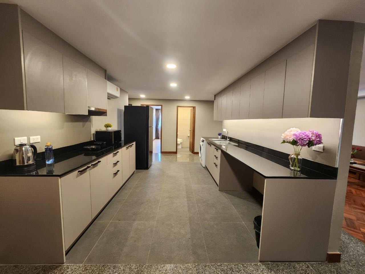 United Tower Thonglor By Aspira Apartment Bangkok Luaran gambar